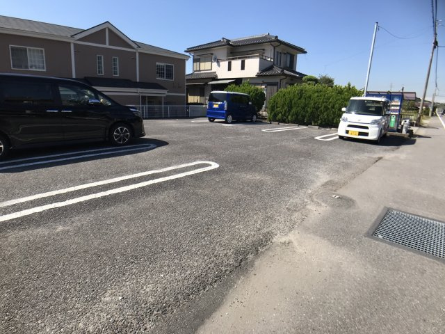 マーヴェラスⅠの駐車場