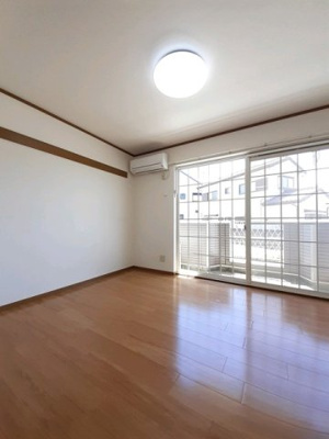 【居間・リビング】 | サンシティー国府Ａ | ゆったりとしたリビングです