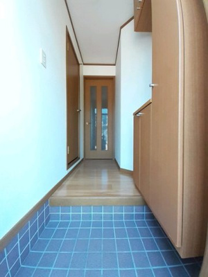 【玄関】 | サンシティー国府Ａ | シンプルで使いやすい玄関です