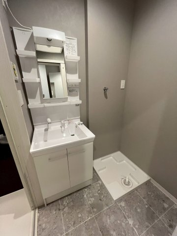 AILE中山寺の洗面所|明るい洗面所です