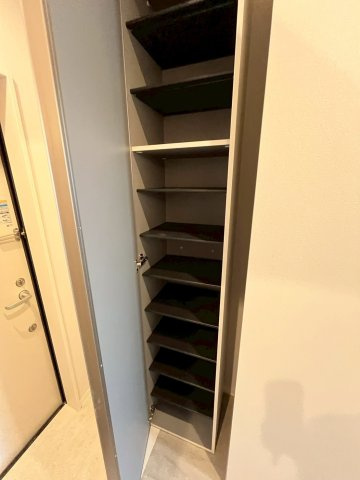 AILE中山寺の収納|たっぷりとした収納スペースです