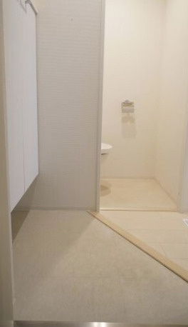 APRILE南森町の玄関