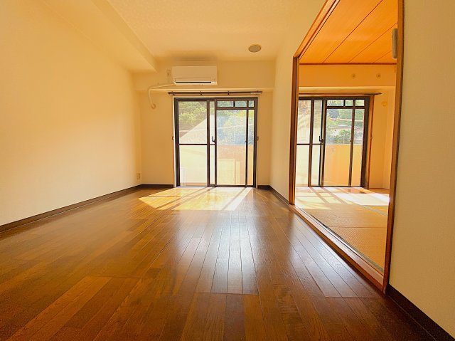 ダイアパレス悠郷湯河原の居間・リビング