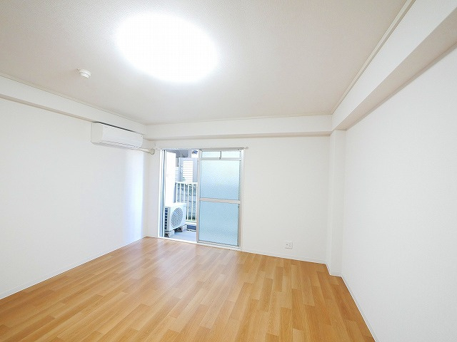 コーポ三和新大宮Ⅰ号館の洋室