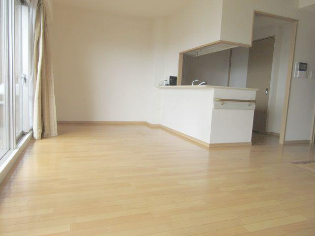 メロディーフォレスタ枚方長尾の居間・リビング|LDK　カウンターキッチン
■物件内覧・資金計画相談・住宅ローン相談、リフォーム相談、お問合せ受付中■
※当日・翌日のご内覧、ご相談はお電話でのお問合せがスムーズです！