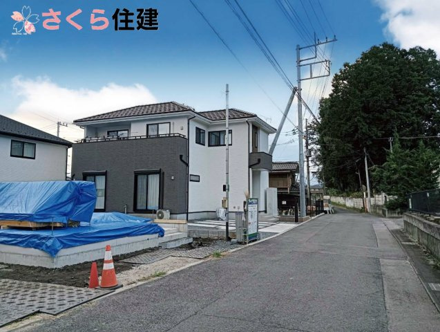 いろどりアイタウン宇都宮市野沢23-P1　2号棟の前面道路含む現地写真|駐車場は3台駐車が可能です◎