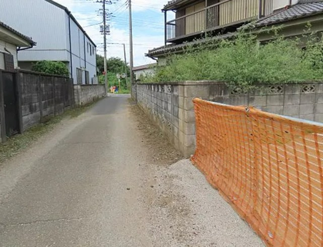 【土地】坂戸市青木建築条件無し売地の前面道路含む現地写真|前面道路含む現地写真です