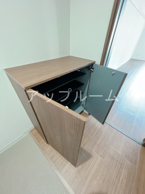 オプティマル勝川の玄関