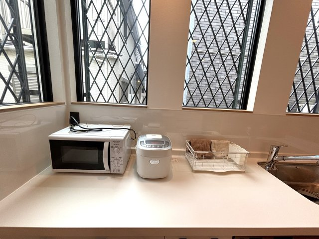 千石4丁目戸建のその他|残置物：電子レンジ、炊飯器、食器かご