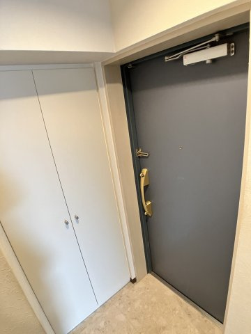 東小橋Ⅱ番館の玄関