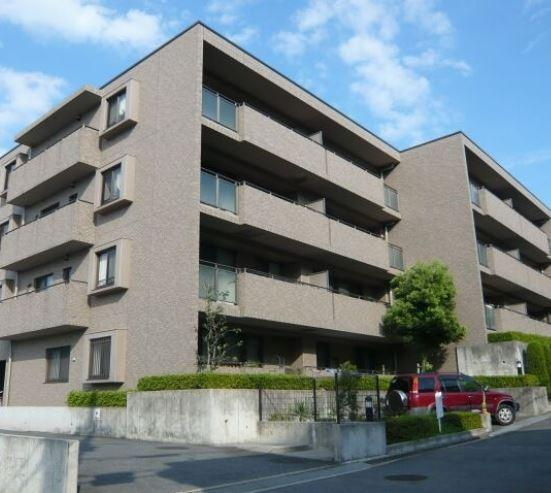 グランステイツ枚方香里園町の外観|新しい生活にいかがでしょうか？外観はお住まいの顔になります。こだわりたいポイントですね。水回りリフォームやリノベーションも承ってます。
■現地見学・資金計画相談・住宅ローン相談もお問合せ受付中■