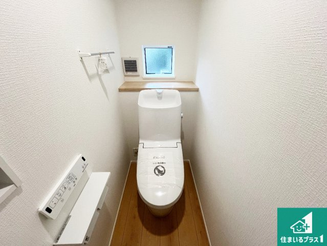 神戸市須磨区白川台　第24-1期　新築一戸建てのトイレ|1・2階の2ヶ所にあるので、朝の忙しい時間の順番待ちもなく、深夜の利用にも大変便利です。