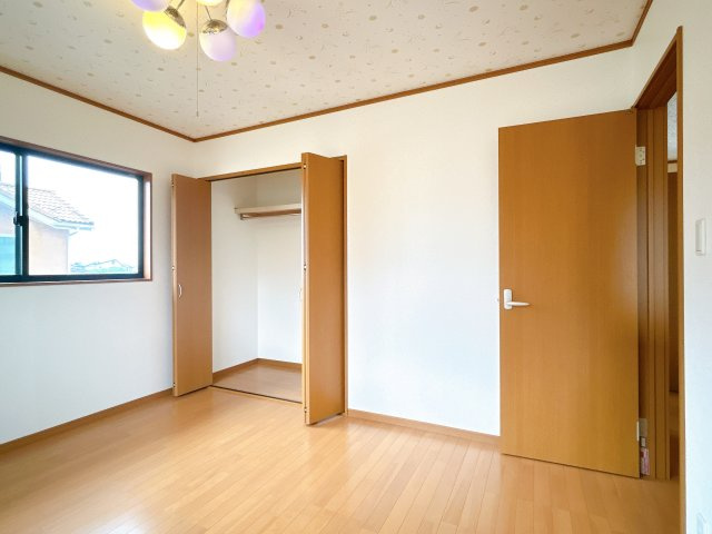 リフォーム中古戸建　本巣市七五三　平成18年築の洋室