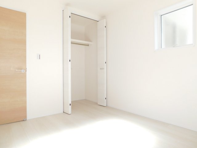 北名古屋市石橋郷の新築一戸建の洋室|◇２階洋室◇　　南面で明るい洋室５．２５帖　全居室収納完備♪