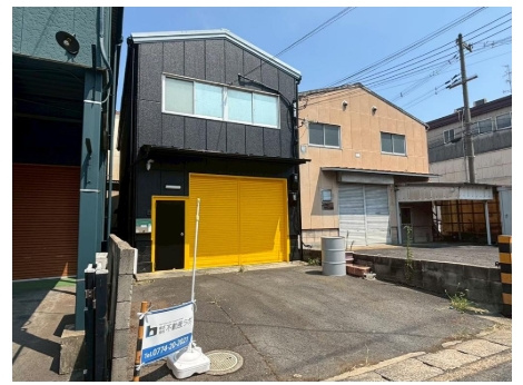 久御山町野村村東事務所兼倉庫の外観