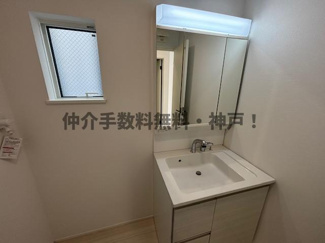 【独立洗面台】 | 神戸市垂水区霞ケ丘3丁目　新築戸建　仲介手数料無料！ | 独立洗面台、朝の身支度には欠かせません