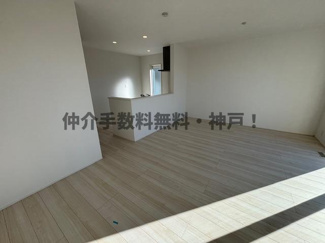 【居間・リビング】 | 神戸市垂水区霞ケ丘3丁目　新築戸建　仲介手数料無料！ | ゆったり過ごせる居間です