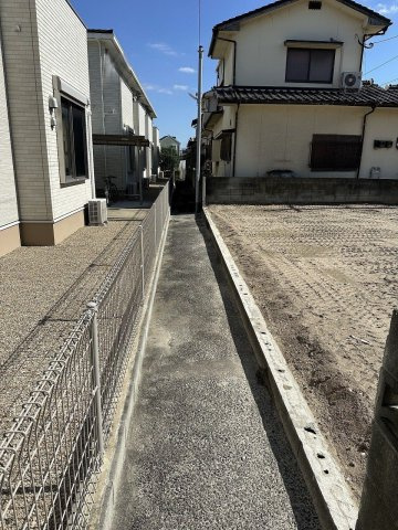 福岡市早良区賀茂４丁目　売り土地の周辺|北側接道12.3m 　幅員0.9〜1.0m（法定外通路）