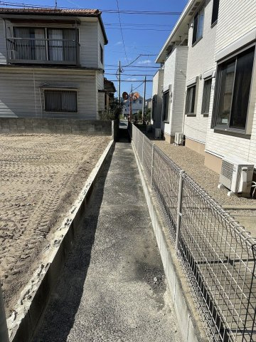 福岡市早良区賀茂４丁目　売り土地の周辺|北側接道12.3m 　幅員0.9〜1.0m（法定外通路）