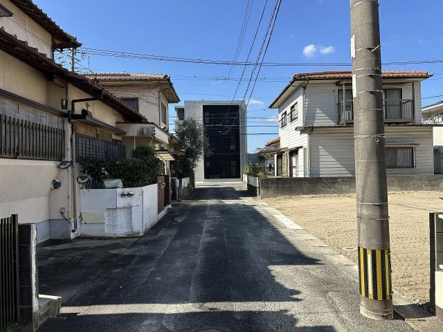 福岡市早良区賀茂４丁目　売り土地の周辺|南側接道12.3m 　私道幅員4.0m（位置指定道路）