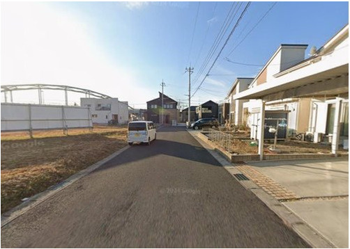 野田市清水公園東1丁目　中古戸建　平成27年築の前面道路含む現地写真