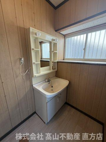 宮若市磯光の一戸建ての独立洗面台