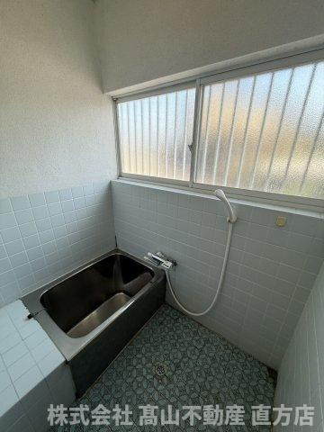 宮若市磯光の一戸建ての浴室