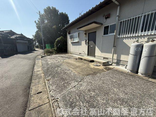 宮若市磯光の一戸建ての駐車場
