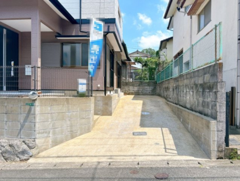 福岡市早良区野芥6丁目　中古戸建の駐車場|カースペースがあります