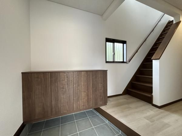 福岡市早良区野芥6丁目　中古戸建の玄関|落ち着いた玄関です