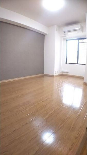 サンファースト京橋の居間・リビング