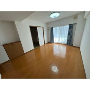 メイツ高森台のエントランス