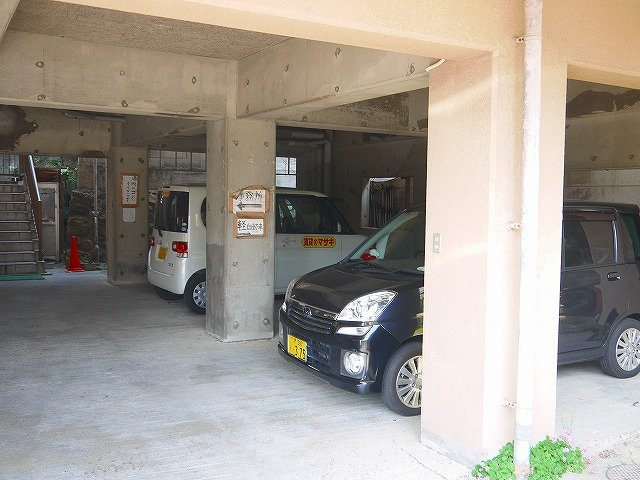 マンション芝の駐車場