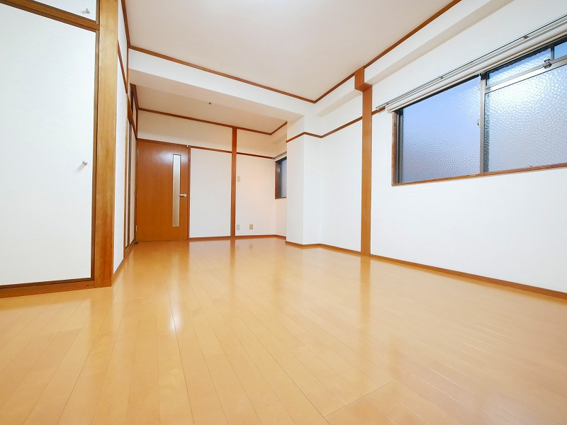 マンション芝の洋室