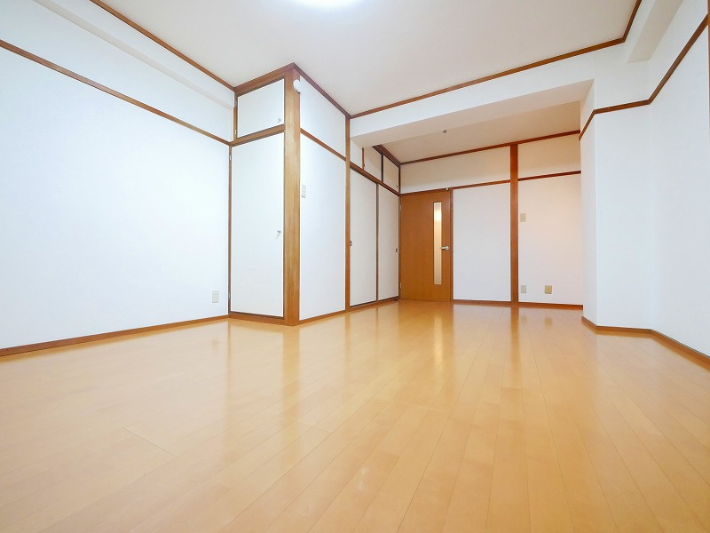 マンション芝の洋室