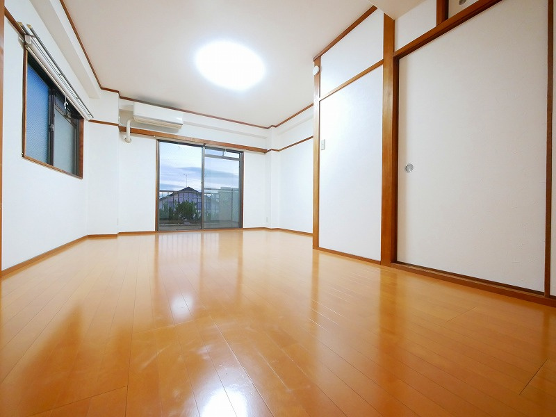 マンション芝の洋室