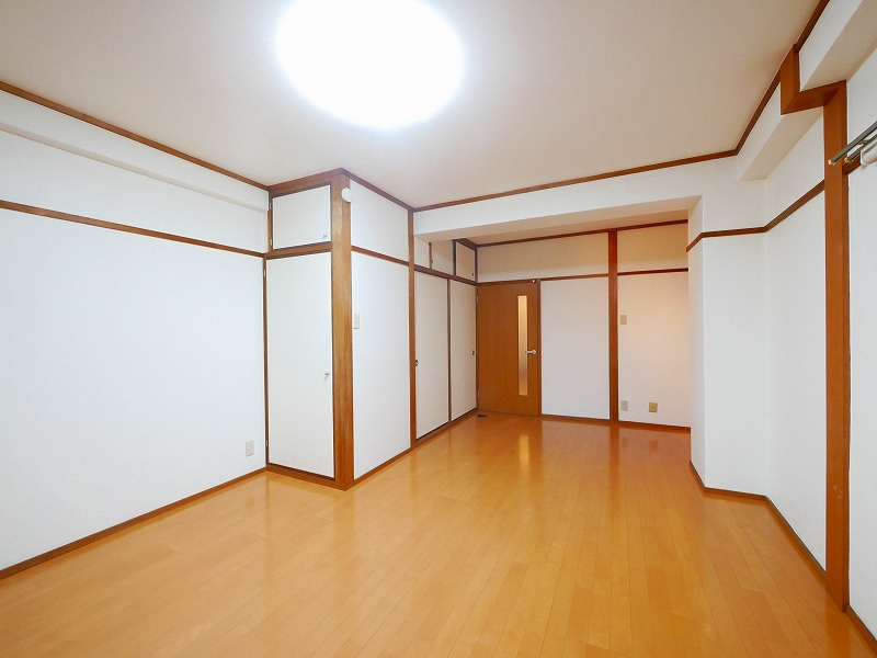 マンション芝の洋室