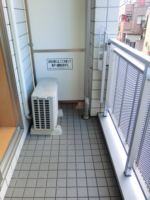 西新宿　ＳＧ　ＣＯＵＲＴのバルコニー