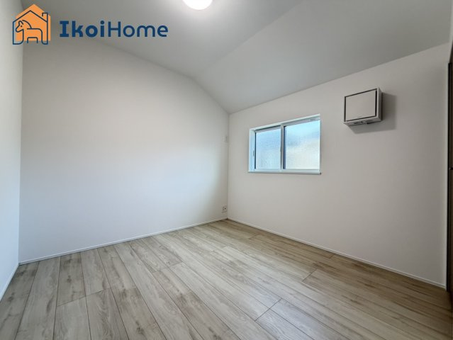 神戸市西区玉津町今津25-1期　2号棟　新築戸建の寝室|◆同社施工例◆バルコニーに面した明るいお部屋です♪クローゼットも完備しております！