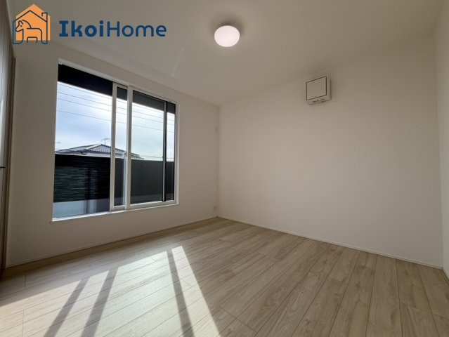 神戸市西区玉津町今津25-1期　2号棟　新築戸建の内装|◆同社施工例◆全居室ペアガラス標準装備。一般の窓ガラスに比べ、２倍の断熱効果があります。