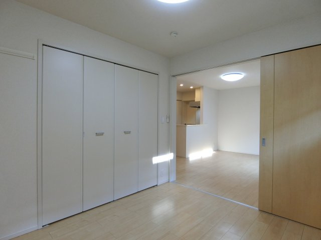 ジェントリーブリーズヴィラ　Ⅱの洋室|イメージ202号室の写真（反転あり）