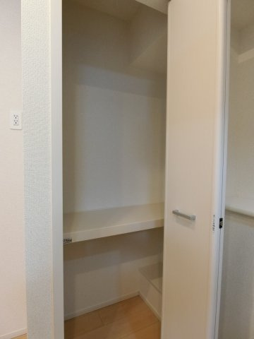 ジェントリーブリーズヴィラ　Ⅱの収納|イメージ202号室の写真（反転あり）