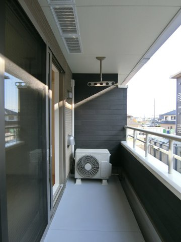 ジェントリーブリーズヴィラ　Ⅱのバルコニー|イメージ202号室の写真（反転あり）