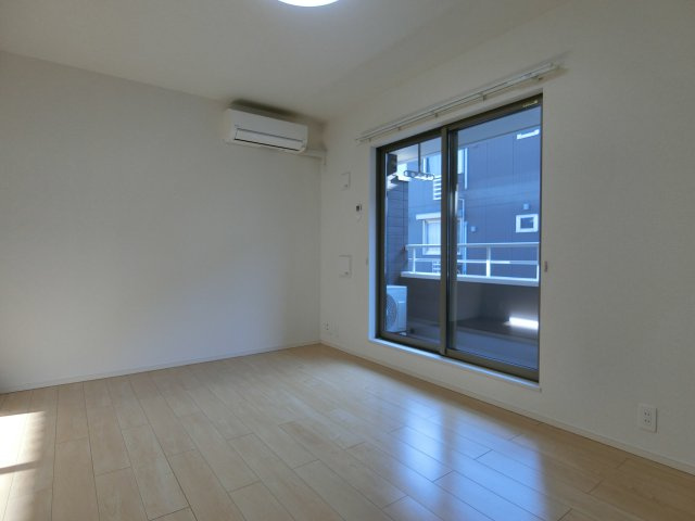 ジェントリーブリーズヴィラ　Ⅱの居間・リビング|イメージ202号室の写真（反転あり）