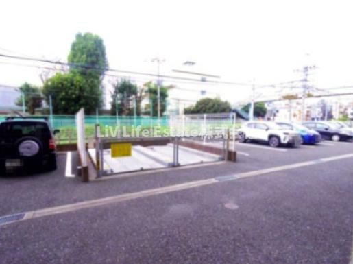 グラン　クレシアの駐車場