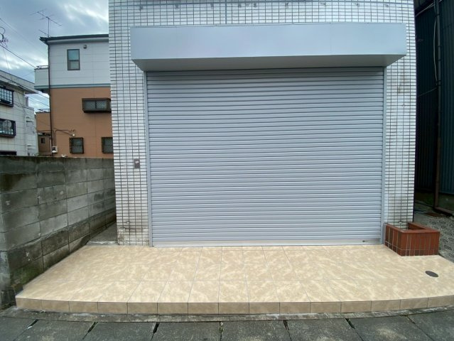 相之川三丁目貸店舗のエントランス
