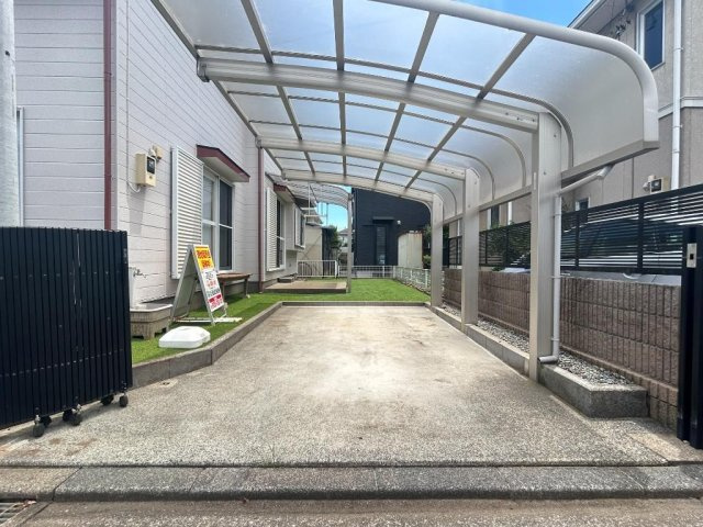 武蔵村山市中原２丁目の中古一戸建の駐車場