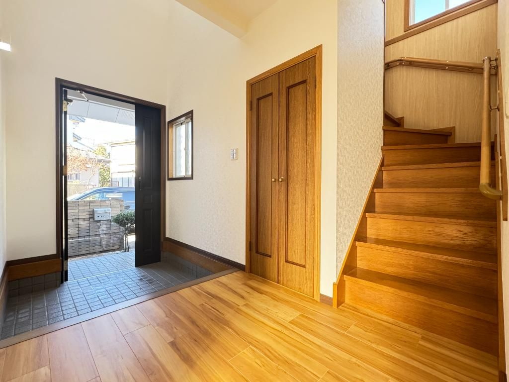 武蔵村山市中原２丁目の中古一戸建の玄関