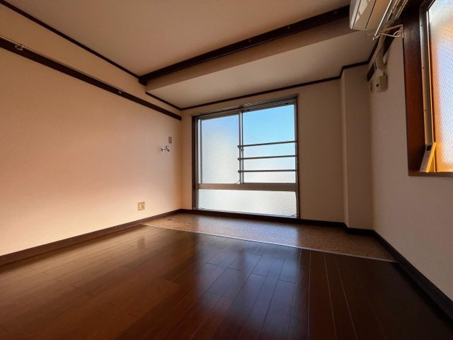 第二恩田ビルの居間・リビング