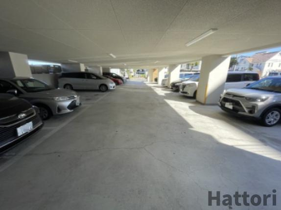 カルムフォーレ千里山の駐車場